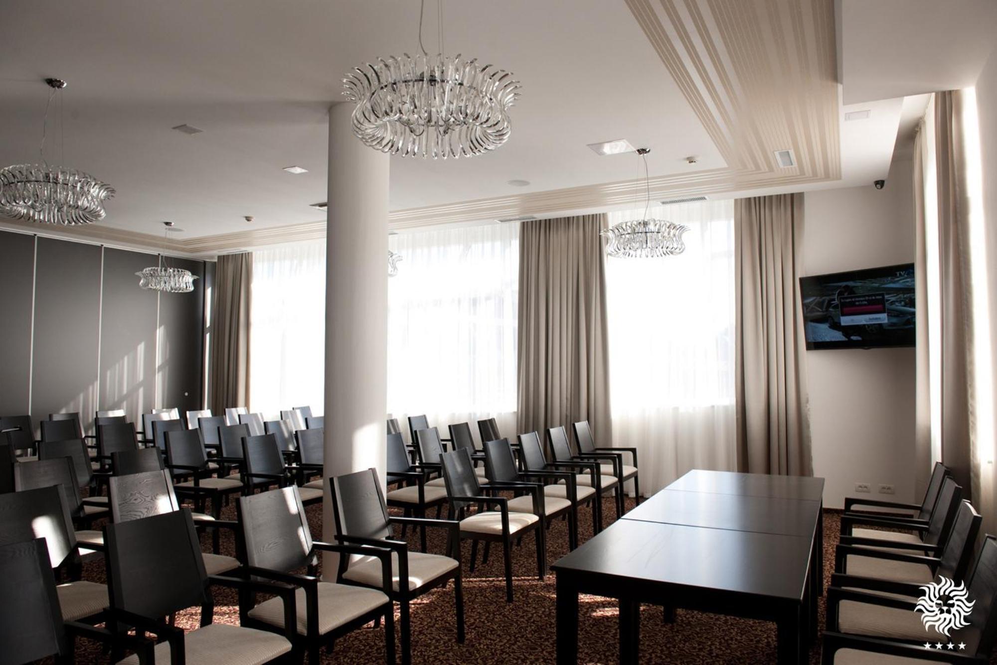 אראד Hotel Leon & Spa מראה חיצוני תמונה