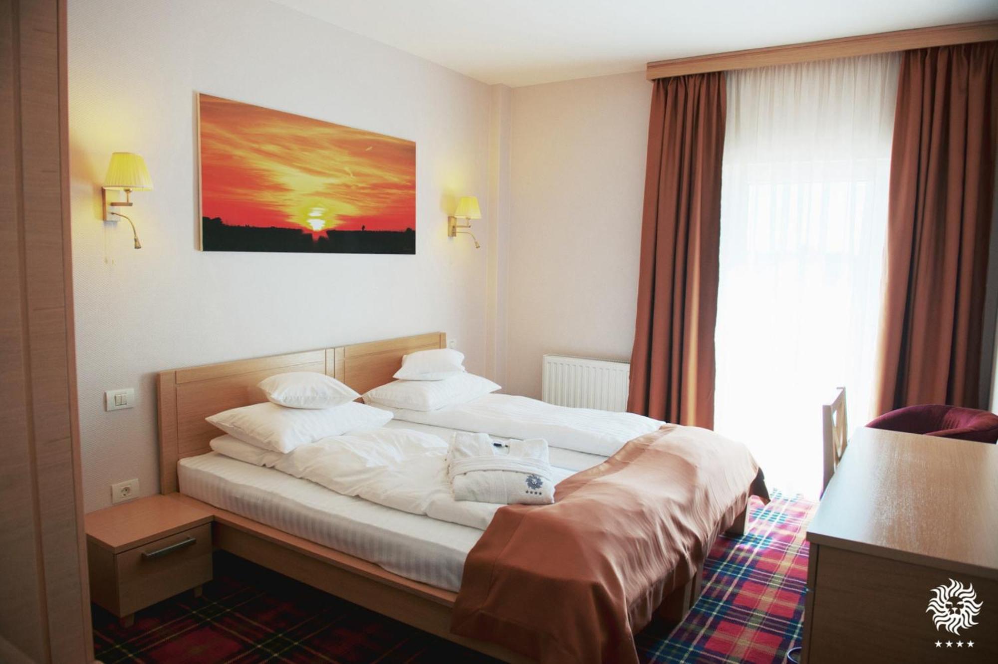 אראד Hotel Leon & Spa מראה חיצוני תמונה
