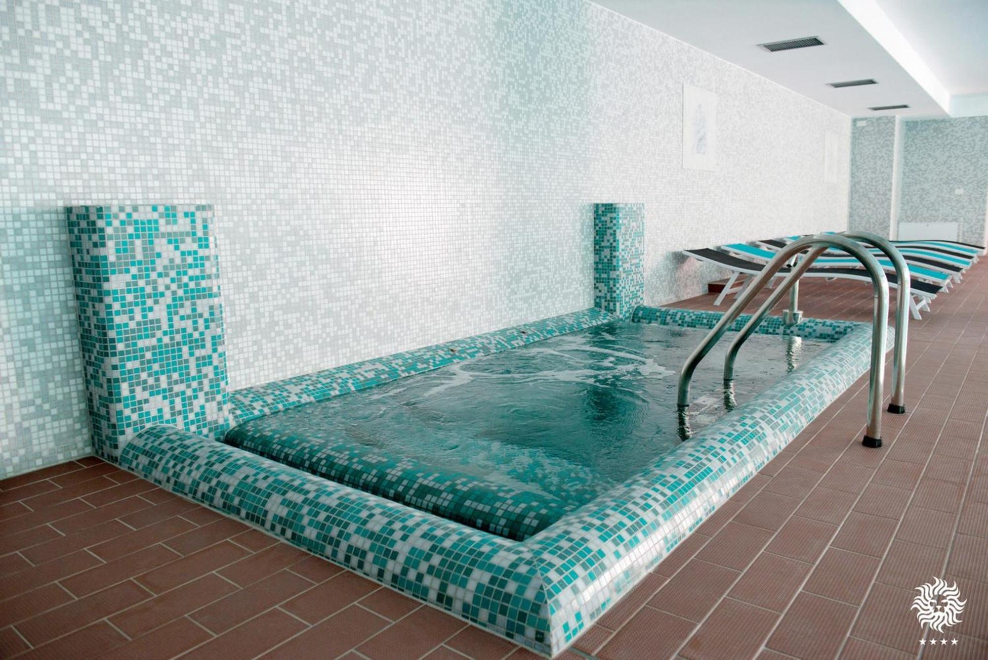 אראד Hotel Leon & Spa מראה חיצוני תמונה