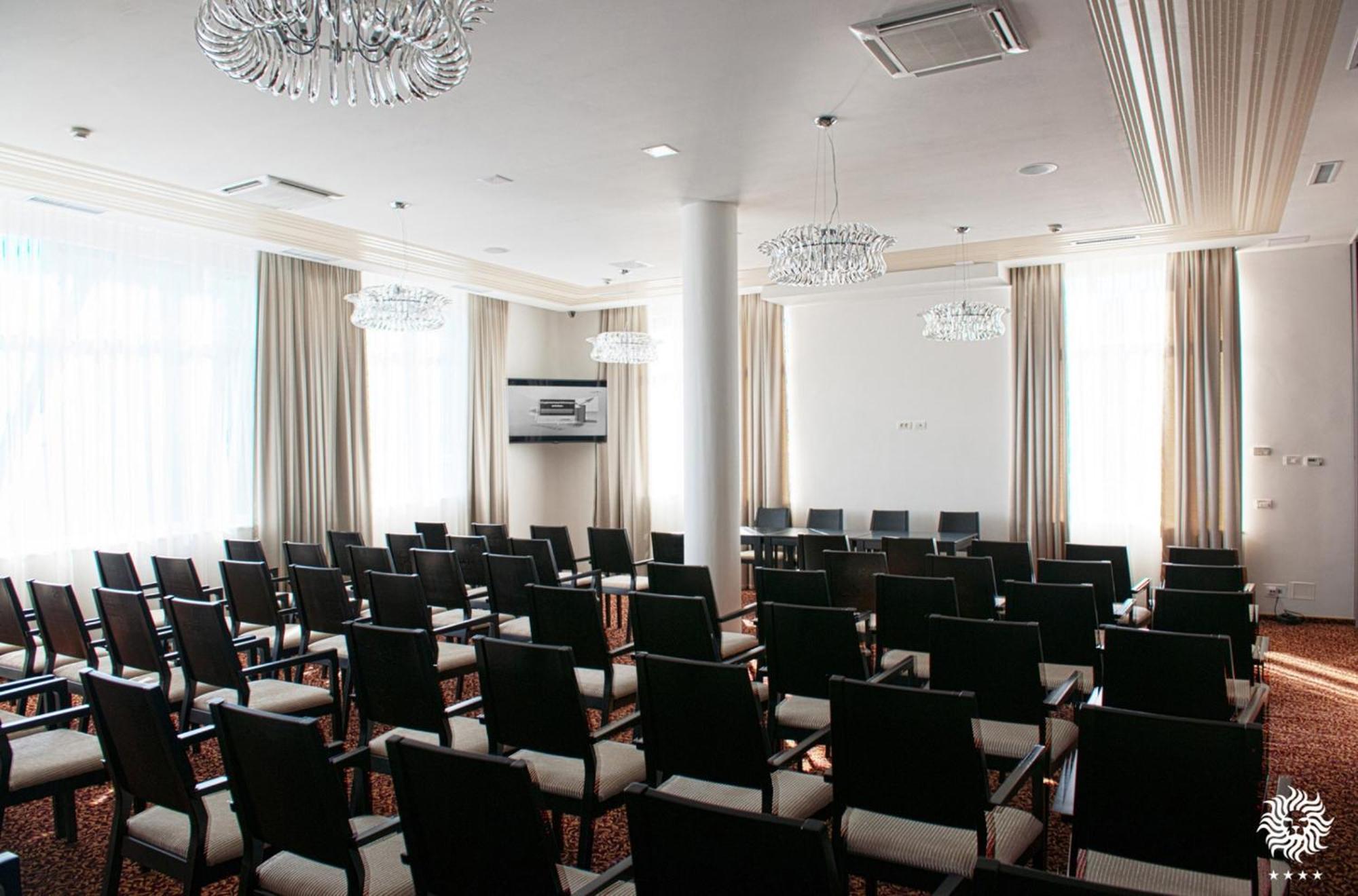 אראד Hotel Leon & Spa מראה חיצוני תמונה