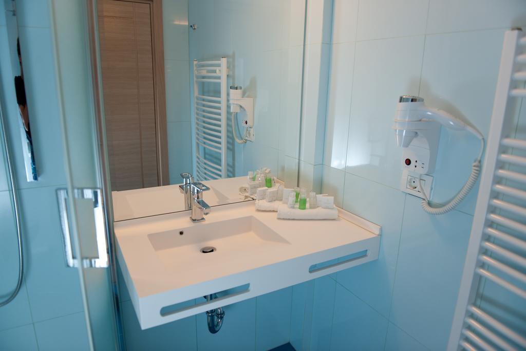 אראד Hotel Leon & Spa מראה חיצוני תמונה