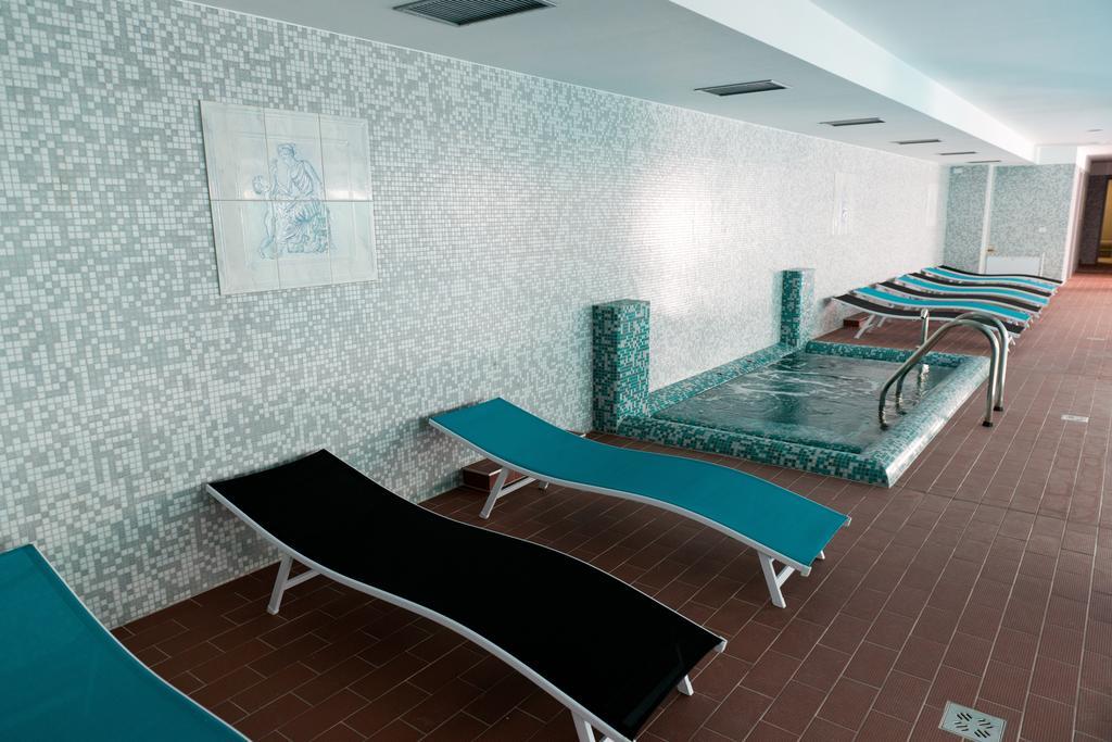 אראד Hotel Leon & Spa מראה חיצוני תמונה
