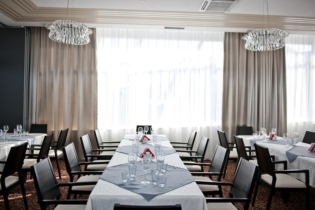 אראד Hotel Leon & Spa מראה חיצוני תמונה