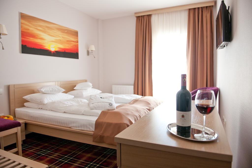 אראד Hotel Leon & Spa מראה חיצוני תמונה