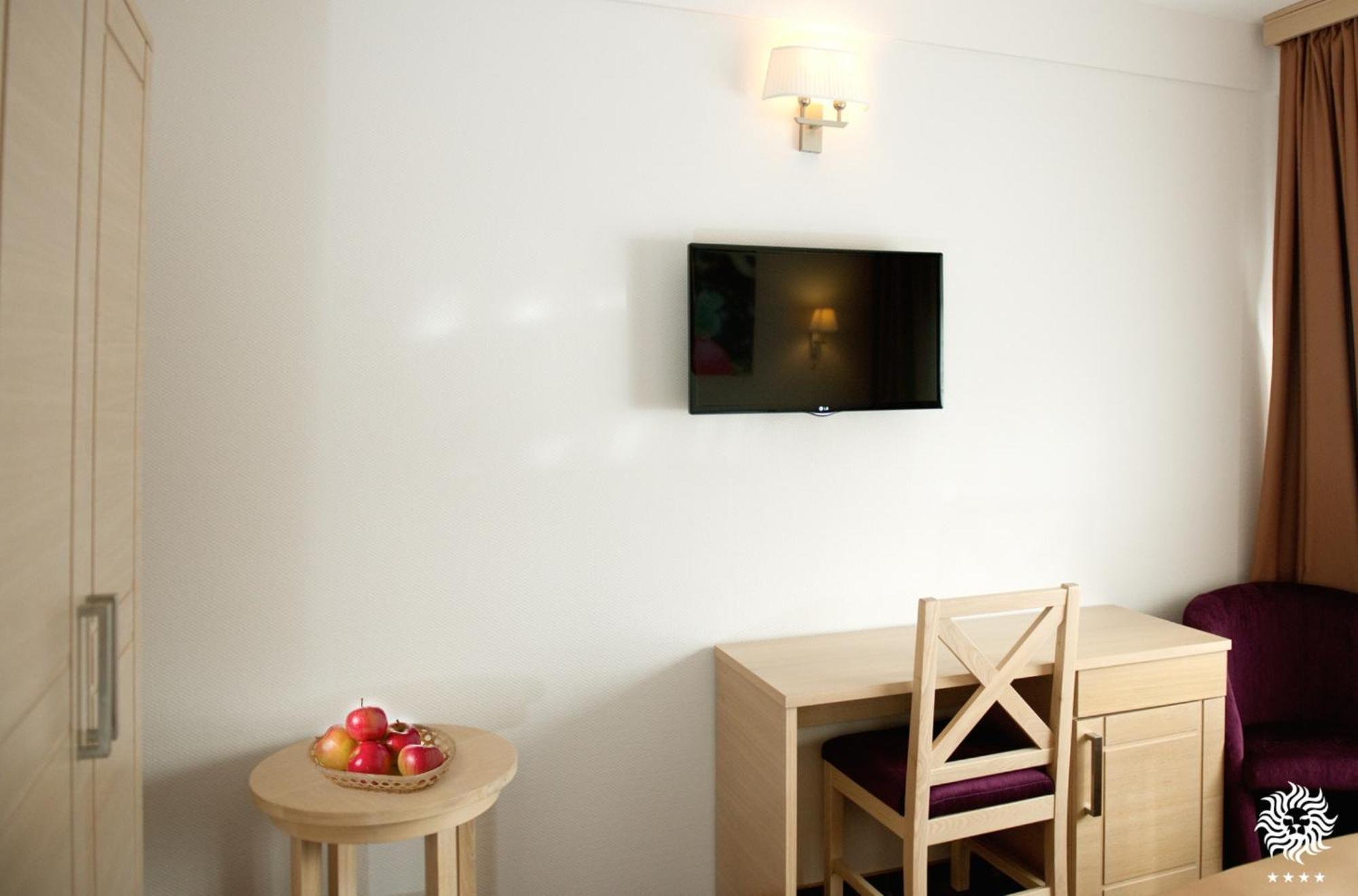 אראד Hotel Leon & Spa מראה חיצוני תמונה
